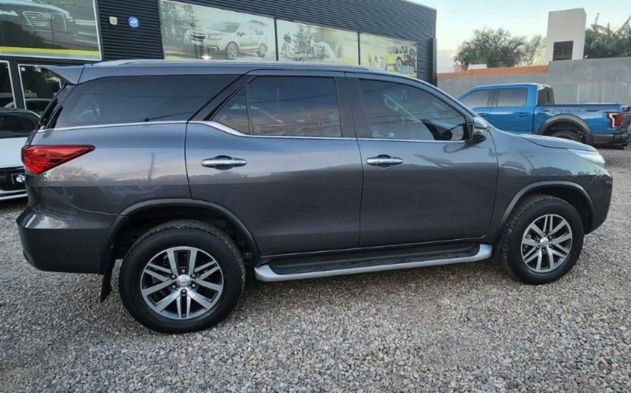 Toyota Hilux SW4 Usado Financiado en Córdoba, deRuedas