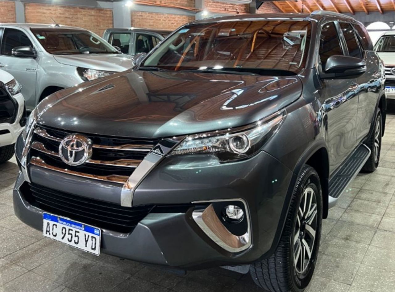 Toyota Hilux SW4 Usado en San Juan, deRuedas