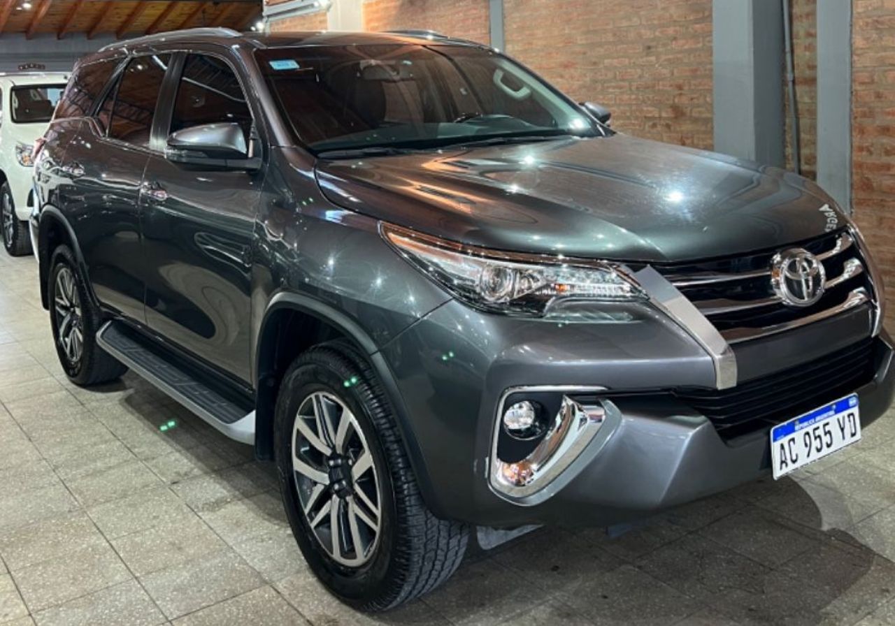 Toyota Hilux SW4 Usado en San Juan, deRuedas