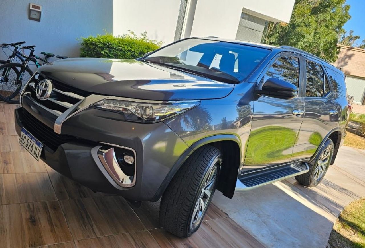 Toyota Hilux SW4 Usado en San Juan, deRuedas