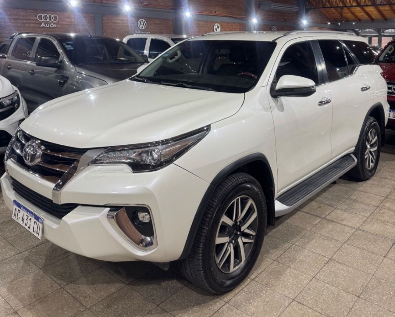 Toyota Hilux SW4 Usado Financiado en San Juan, deRuedas