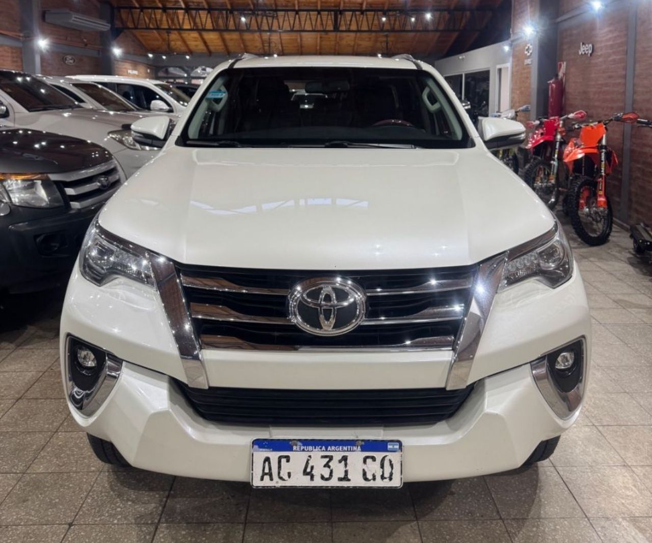Toyota Hilux SW4 Usado Financiado en San Juan, deRuedas