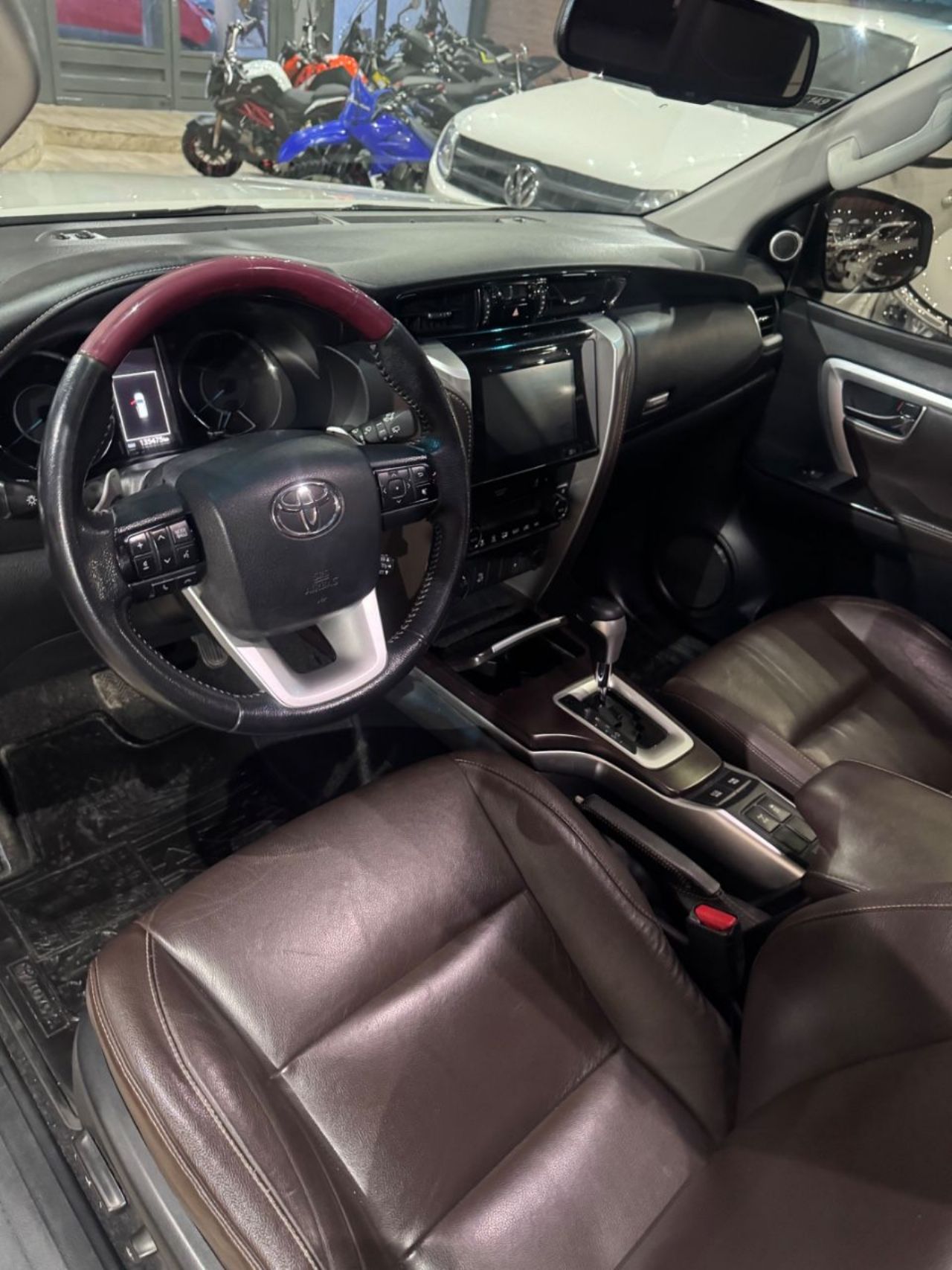 Toyota Hilux SW4 Usado Financiado en San Juan, deRuedas