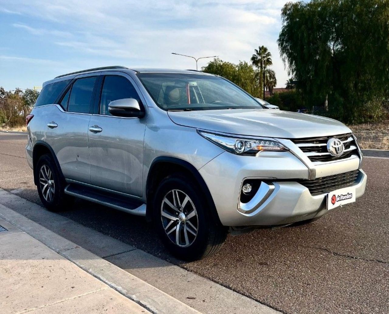 Toyota Hilux SW4 Usado en Mendoza, deRuedas
