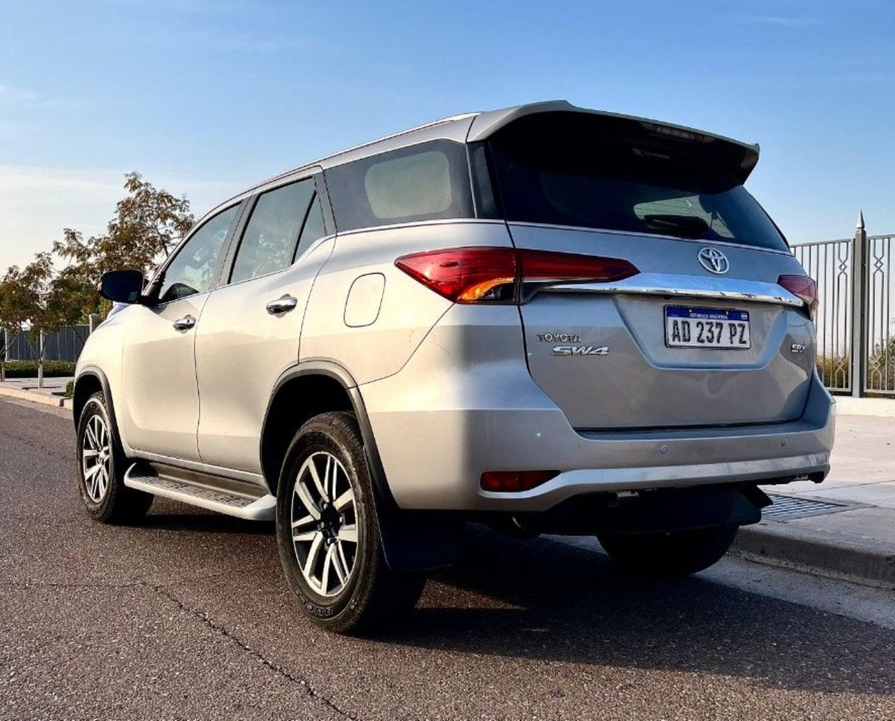 Toyota Hilux SW4 Usado en Mendoza, deRuedas