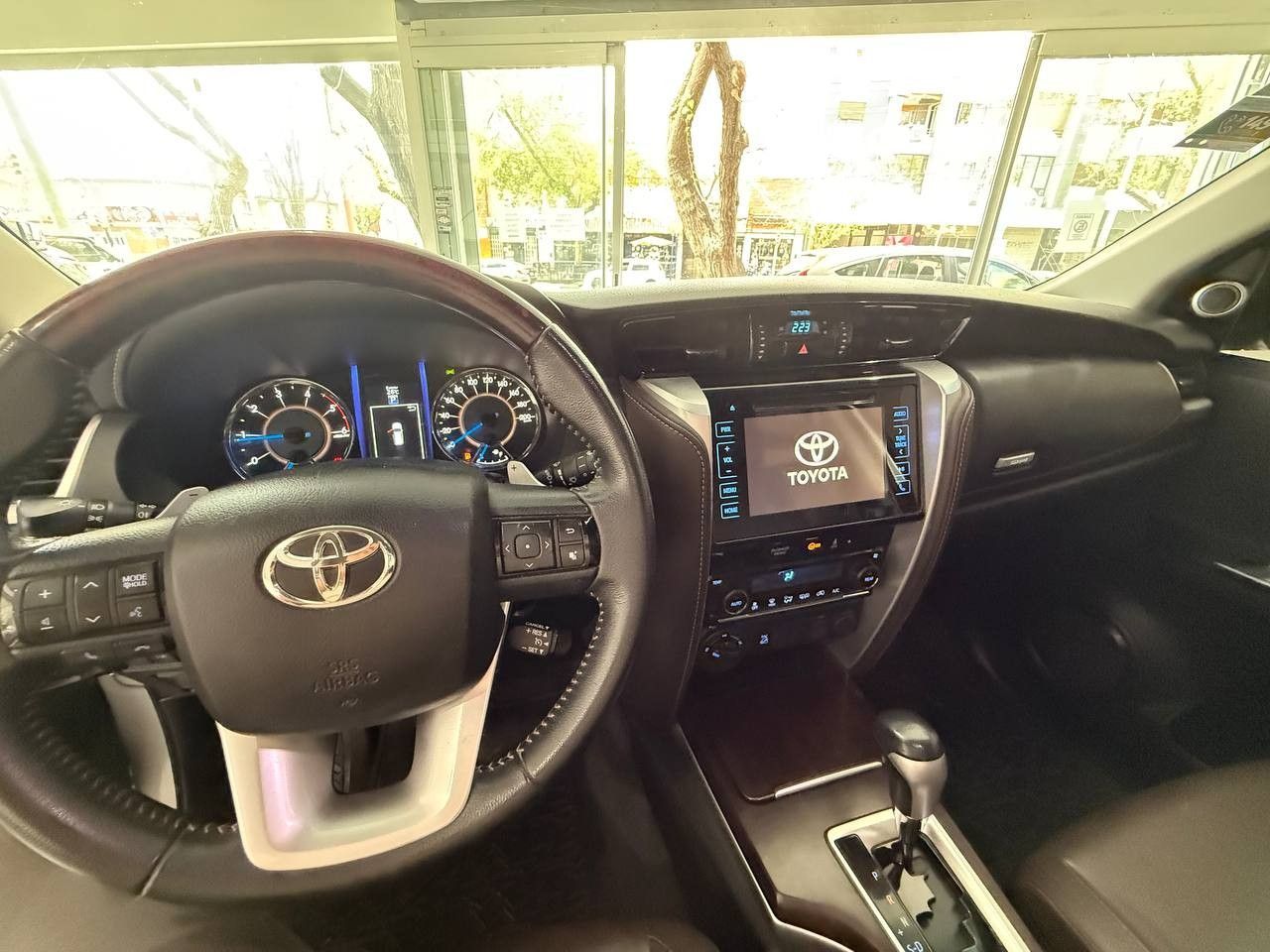 Toyota Hilux SW4 Usado Financiado en Mendoza, deRuedas