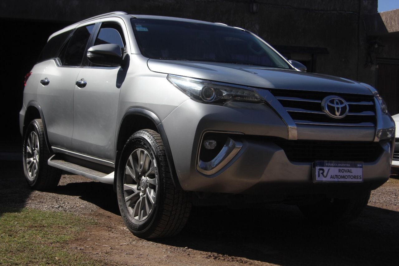 Toyota Hilux SW4 Usado Financiado en San Juan, deRuedas
