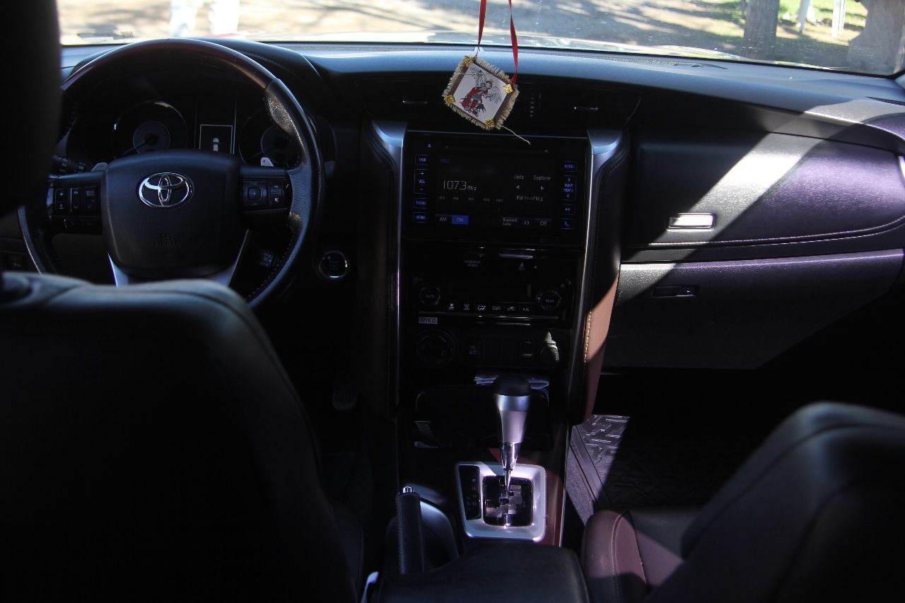 Toyota Hilux SW4 Usado Financiado en San Juan, deRuedas