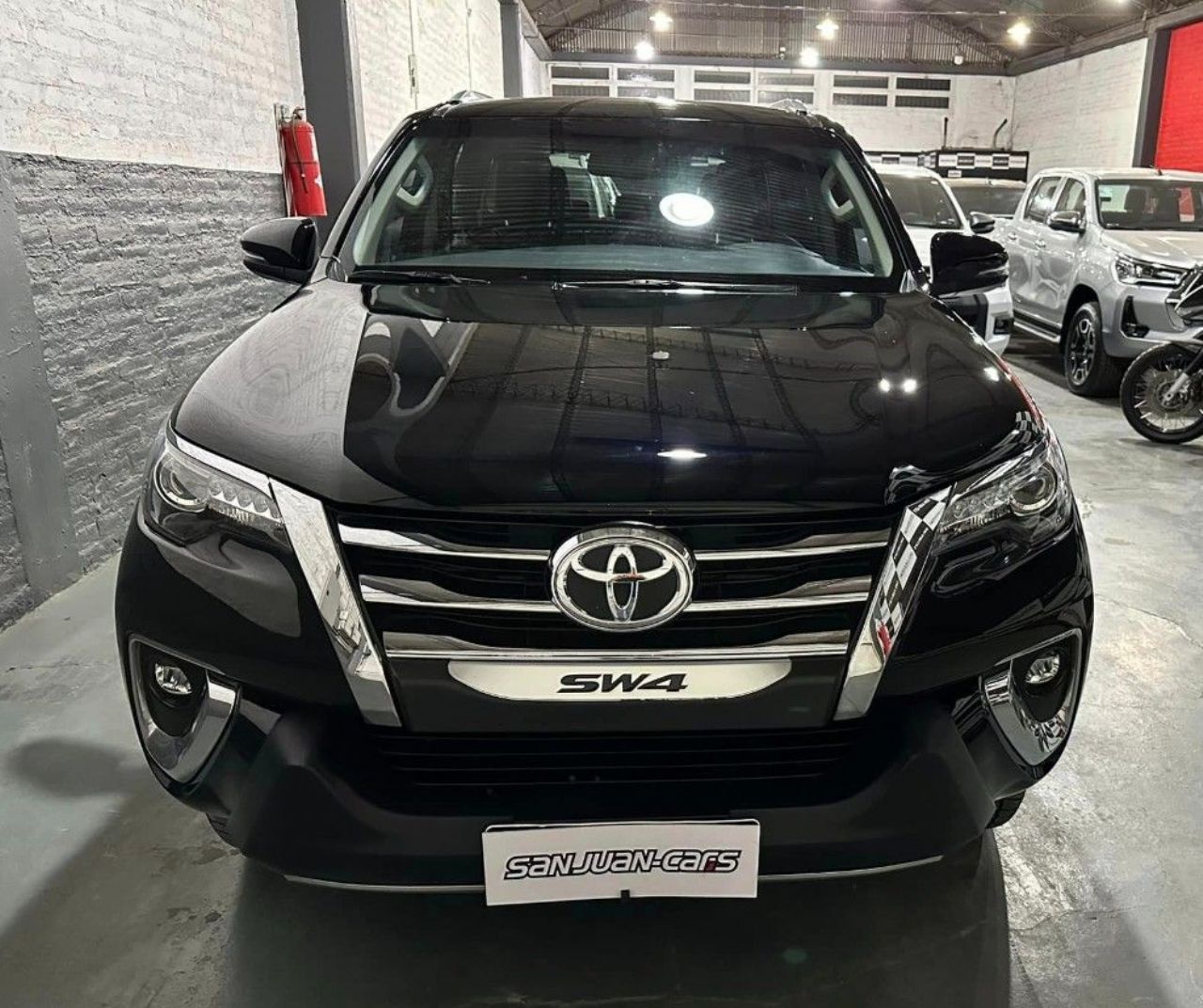 Toyota Hilux SW4 Usado Financiado en San Juan, deRuedas