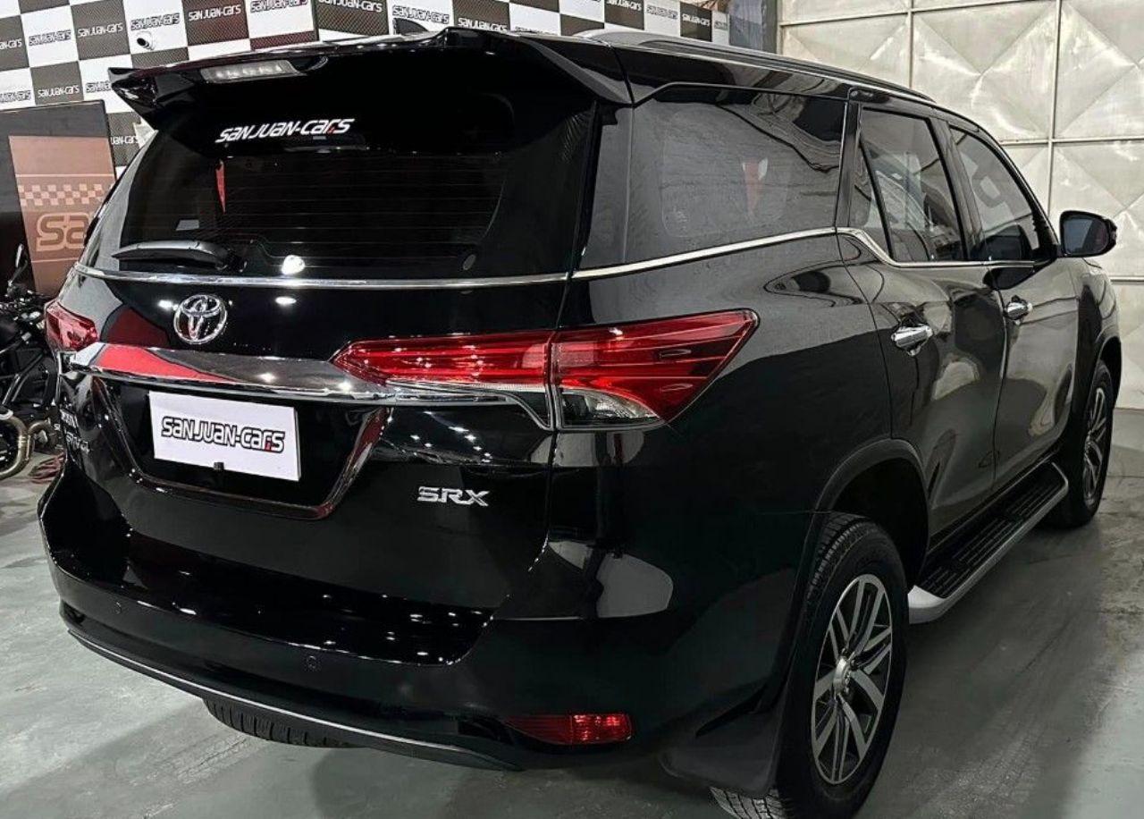 Toyota Hilux SW4 Usado en San Juan, deRuedas