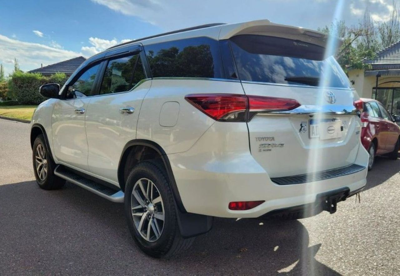 Toyota Hilux SW4 Usado en Mendoza, deRuedas