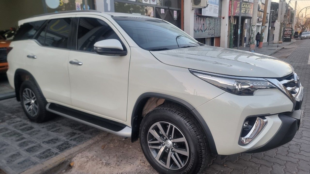 Toyota Hilux SW4 Usado Financiado en Mendoza, deRuedas