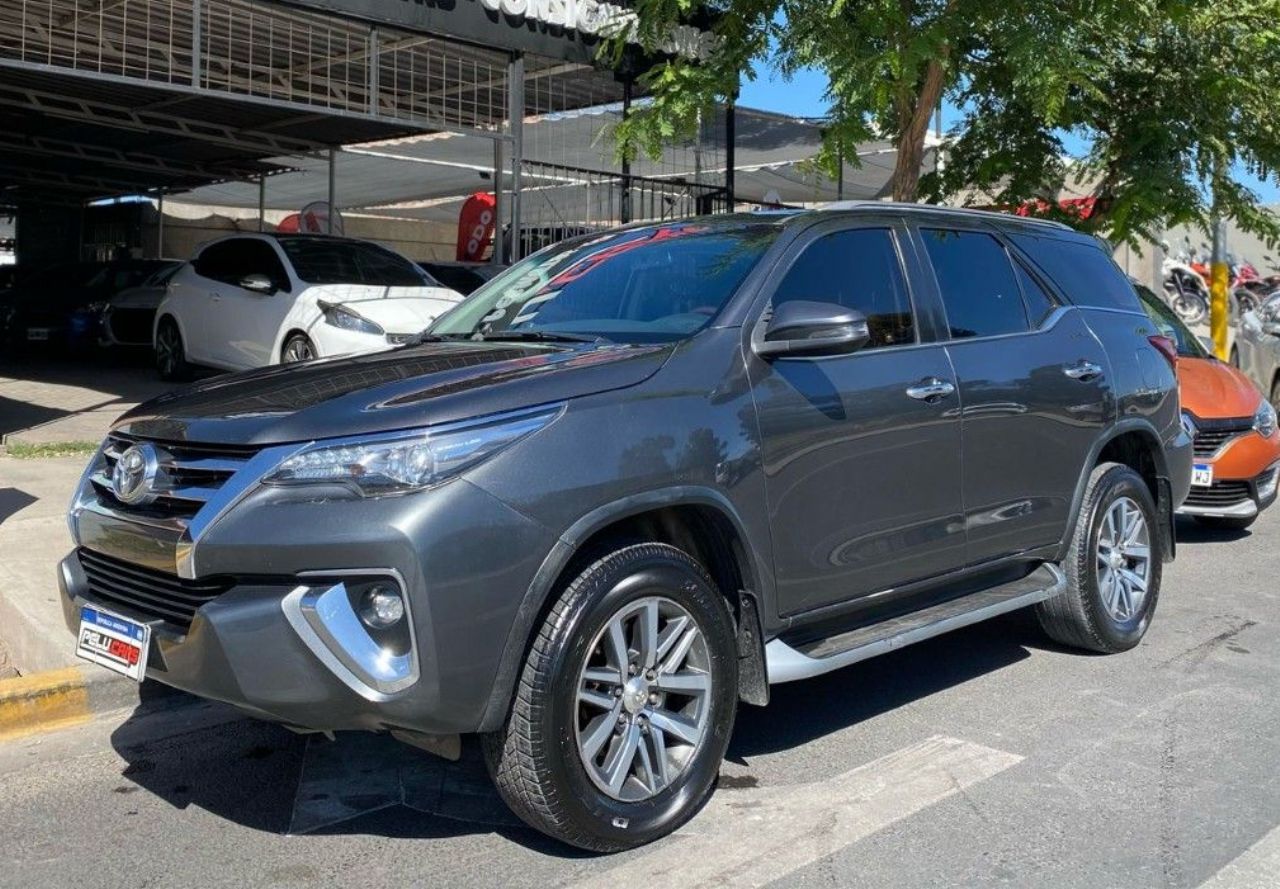 Toyota Hilux SW4 Usado Financiado en San Juan, deRuedas