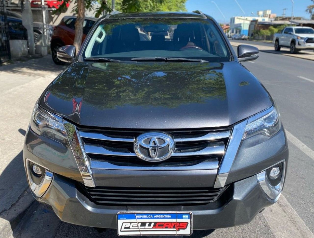 Toyota Hilux SW4 Usado Financiado en San Juan, deRuedas
