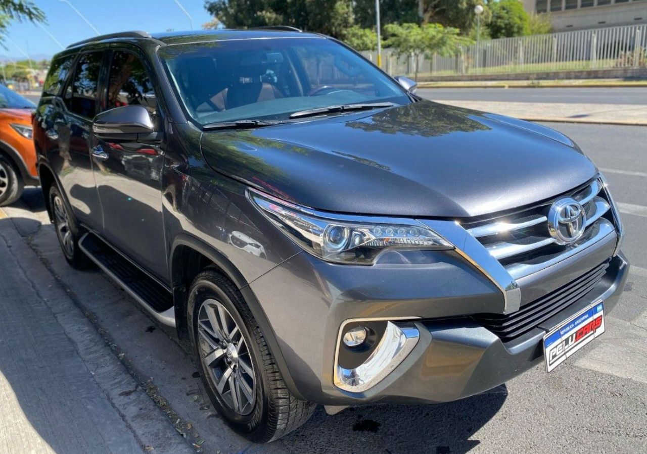 Toyota Hilux SW4 Usado Financiado en San Juan, deRuedas