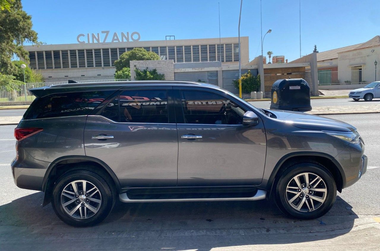 Toyota Hilux SW4 Usado Financiado en San Juan, deRuedas