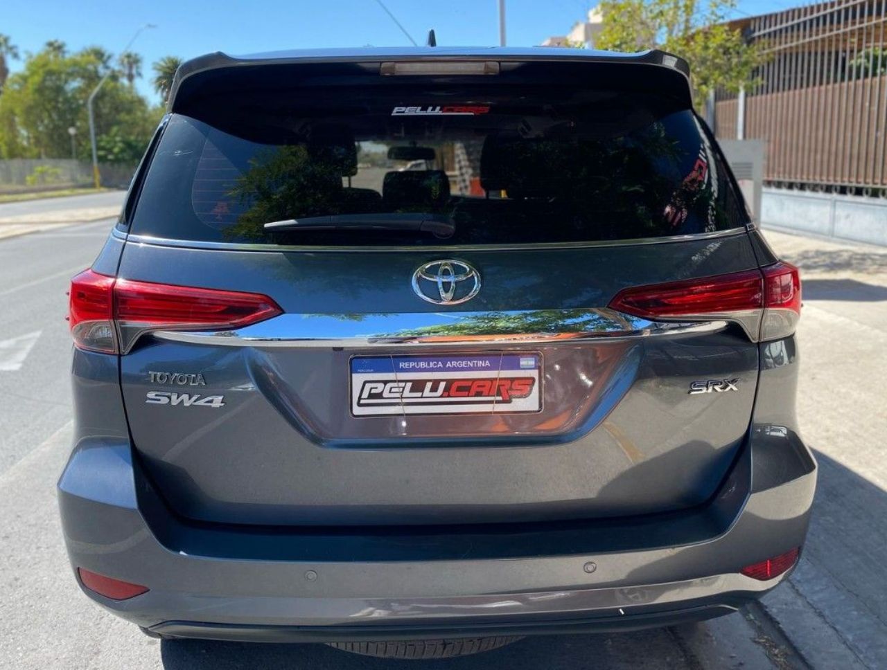 Toyota Hilux SW4 Usado Financiado en San Juan, deRuedas