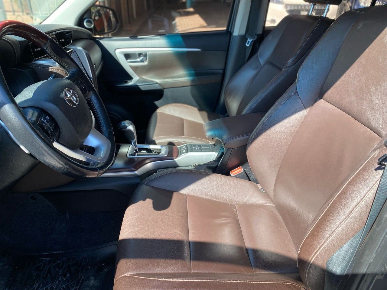 Toyota Hilux SW4 Usado Financiado en San Juan, deRuedas