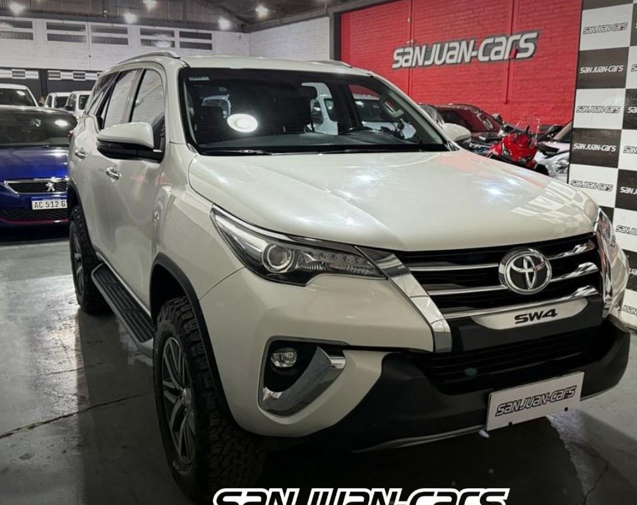 Toyota Hilux SW4 Usado Financiado en San Juan, deRuedas