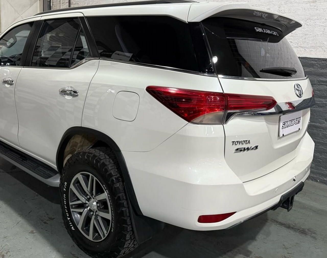Toyota Hilux SW4 Usado Financiado en San Juan, deRuedas
