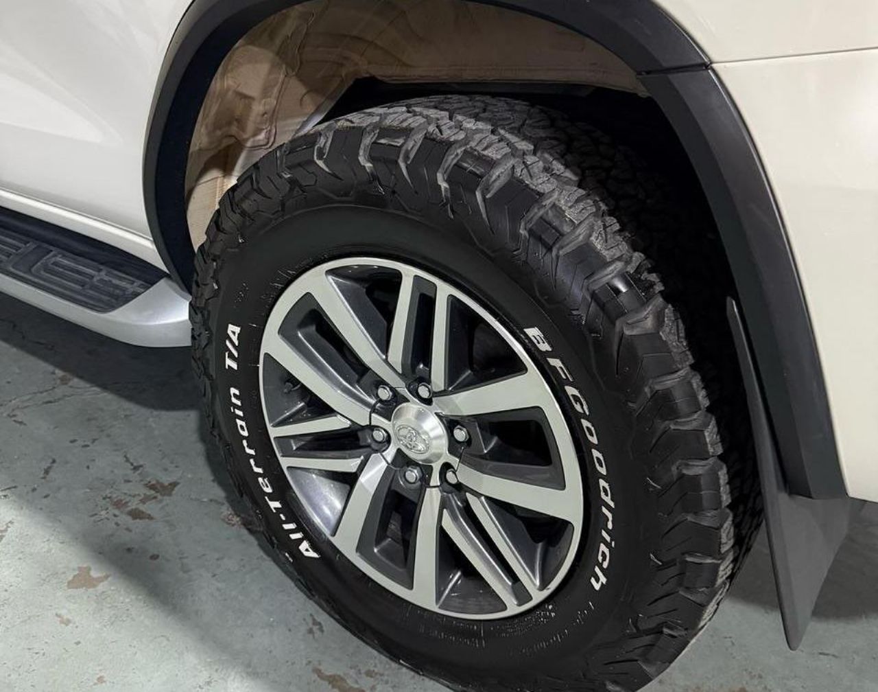 Toyota Hilux SW4 Usado Financiado en San Juan, deRuedas