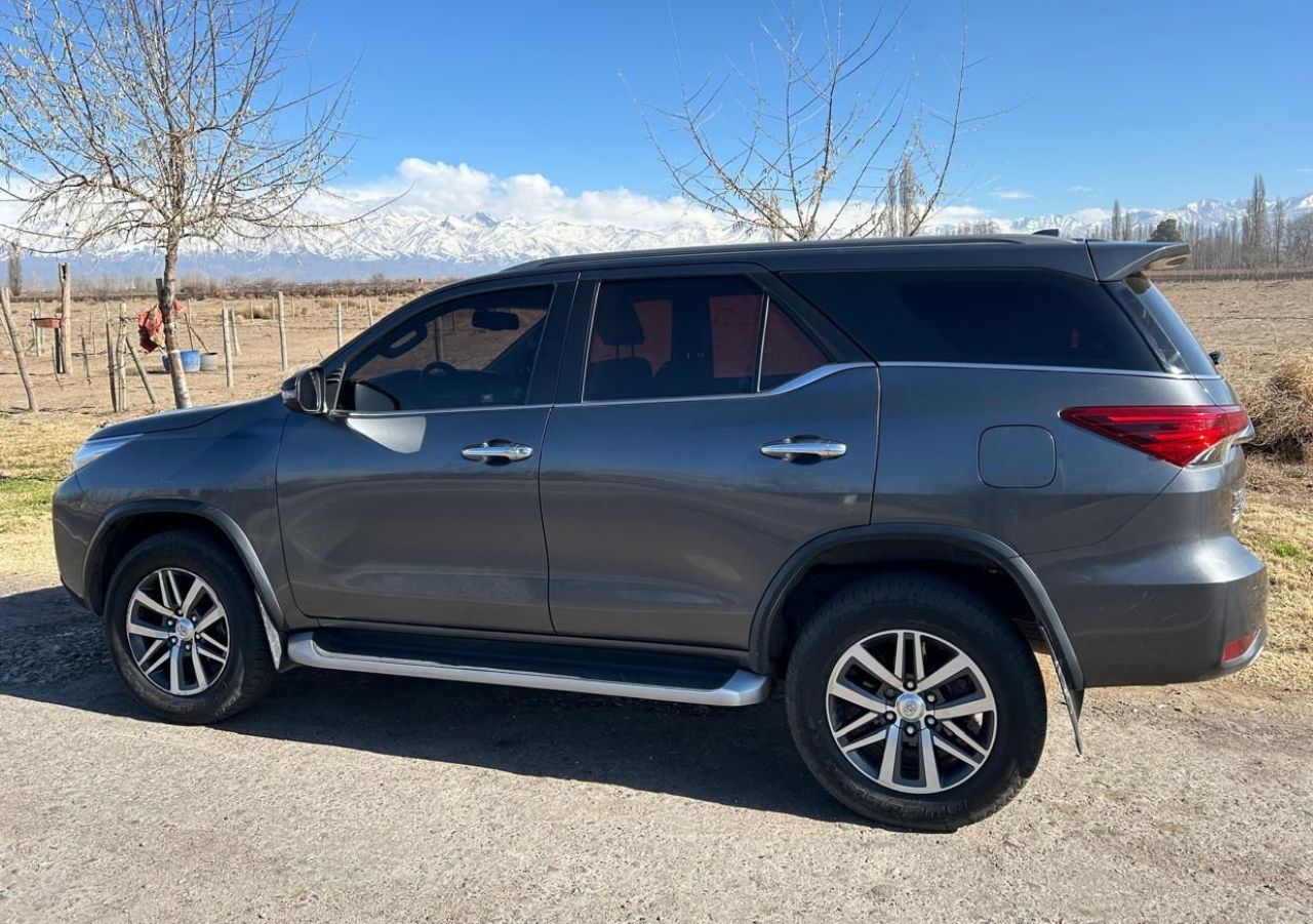 Toyota Hilux SW4 Usado en Mendoza, deRuedas