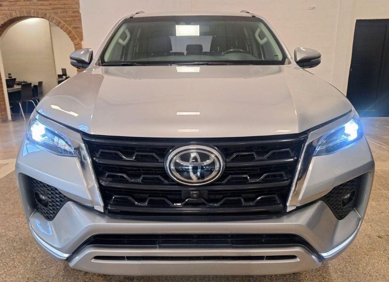 Toyota Hilux SW4 Usado Financiado en Córdoba, deRuedas
