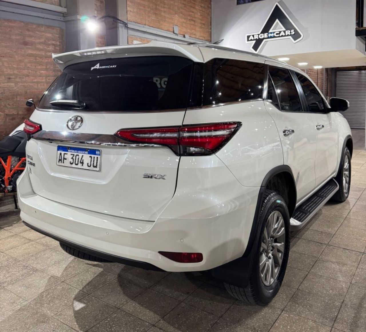 Toyota Hilux SW4 Usado Financiado en San Juan, deRuedas