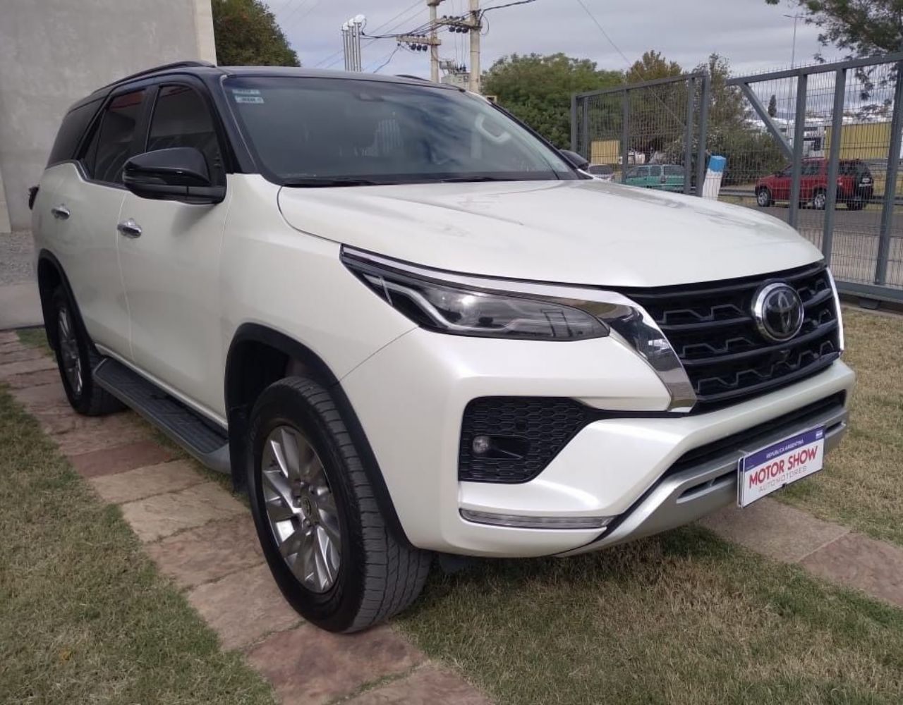 Toyota Hilux SW4 Usado Financiado en San Juan, deRuedas