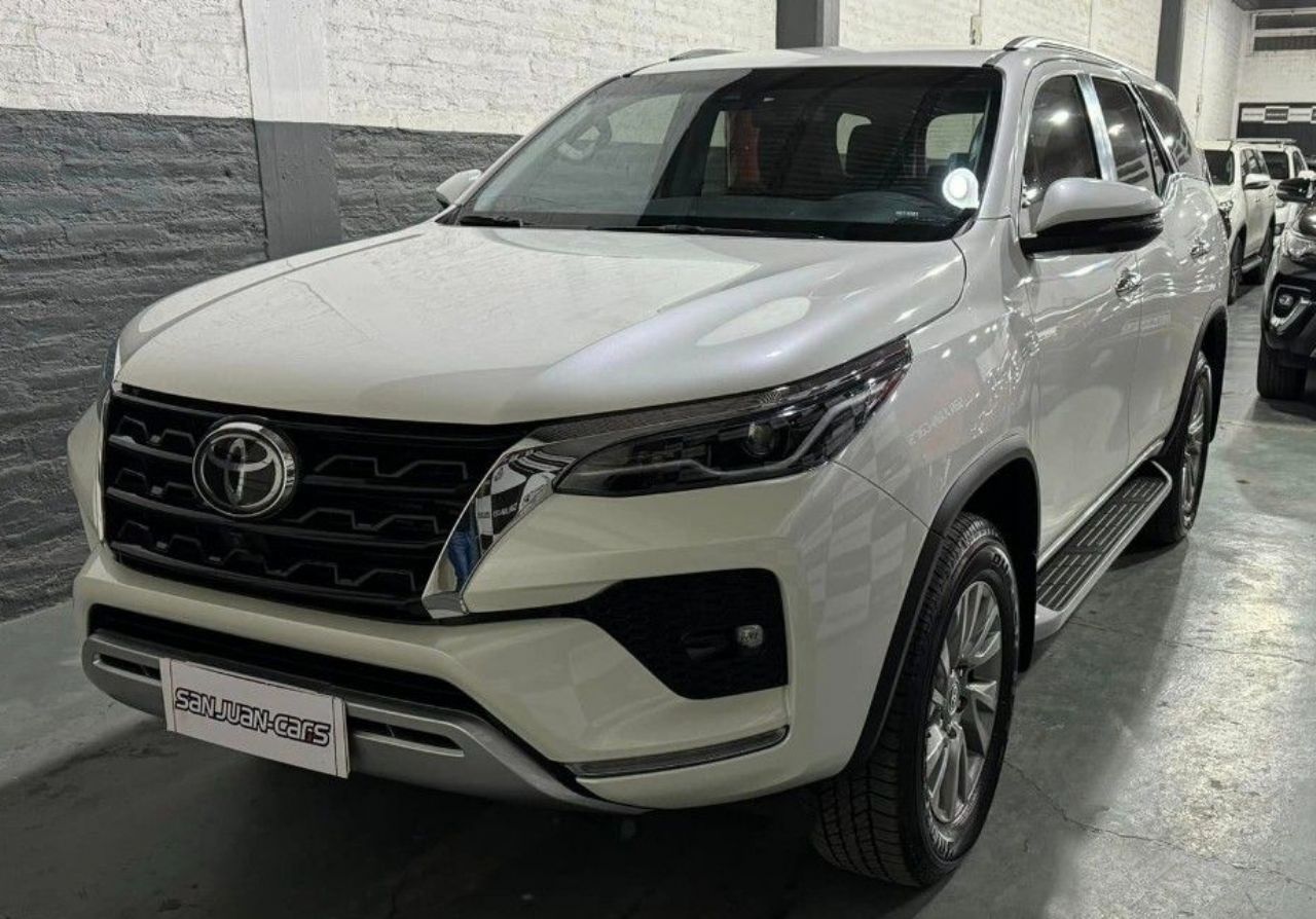 Toyota Hilux SW4 Usado Financiado en San Juan, deRuedas