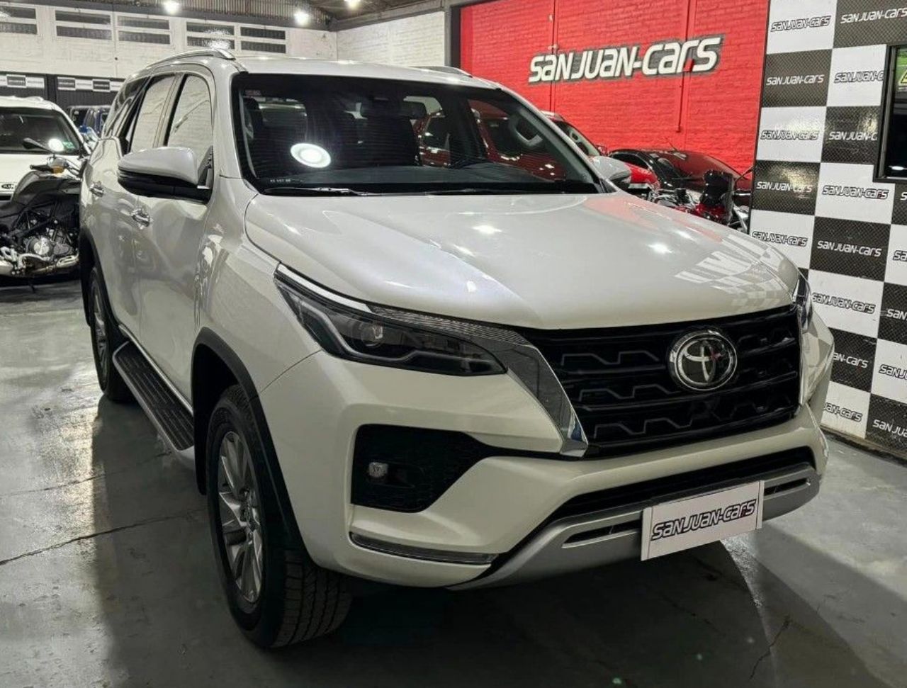 Toyota Hilux SW4 Usado Financiado en San Juan, deRuedas
