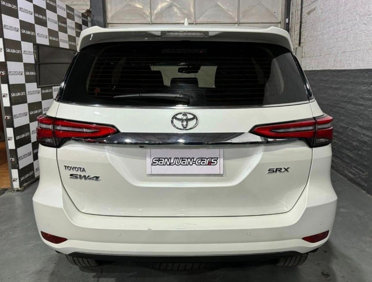 Toyota Hilux SW4 Usado Financiado en San Juan, deRuedas