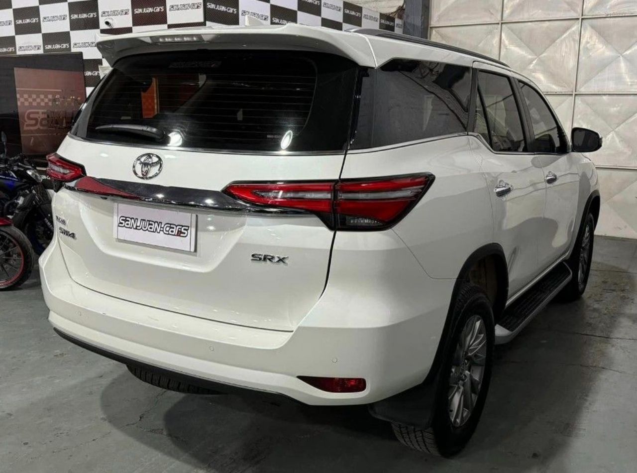 Toyota Hilux SW4 Usado Financiado en San Juan, deRuedas
