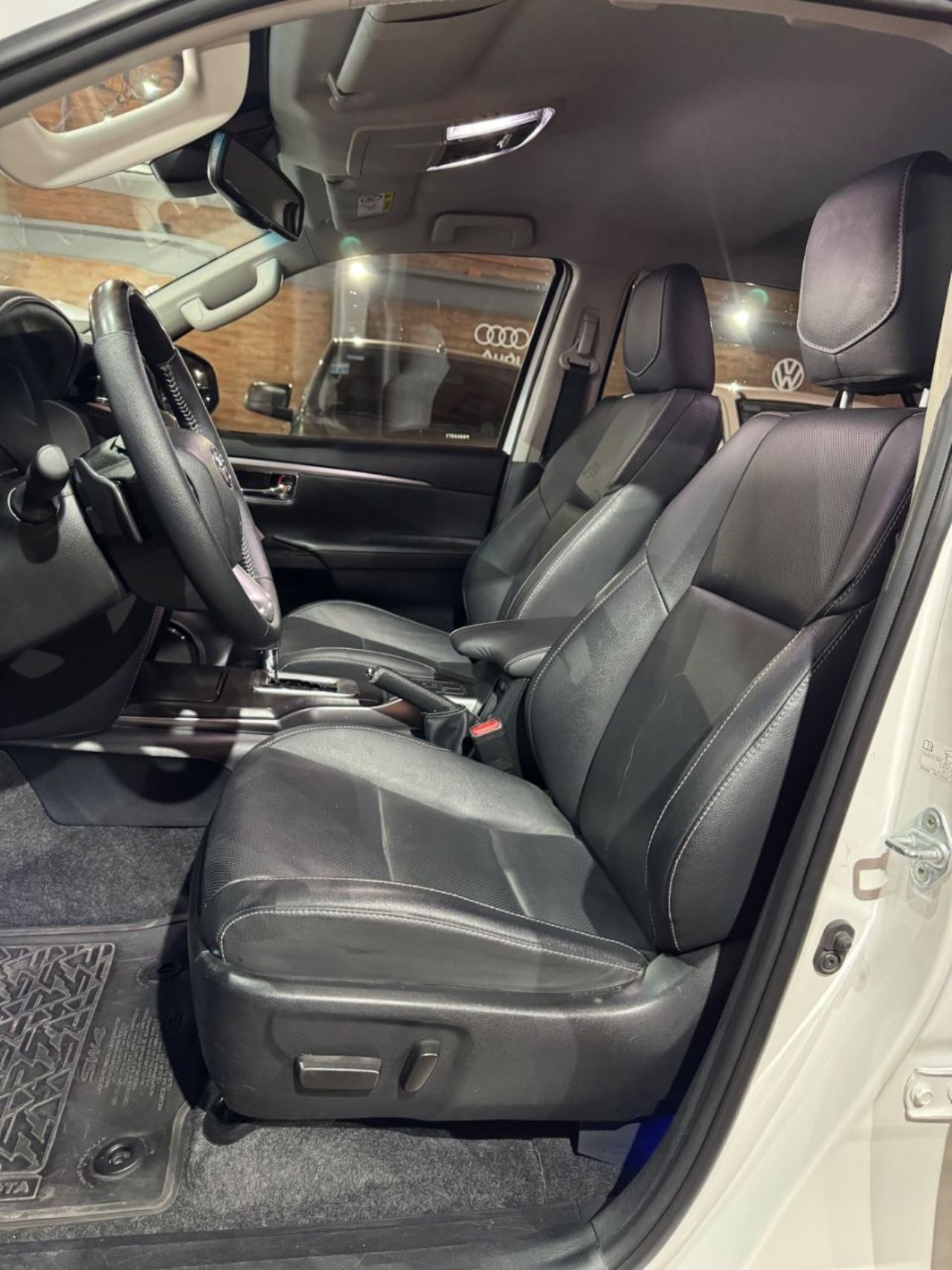 Toyota Hilux SW4 Usado Financiado en San Juan, deRuedas