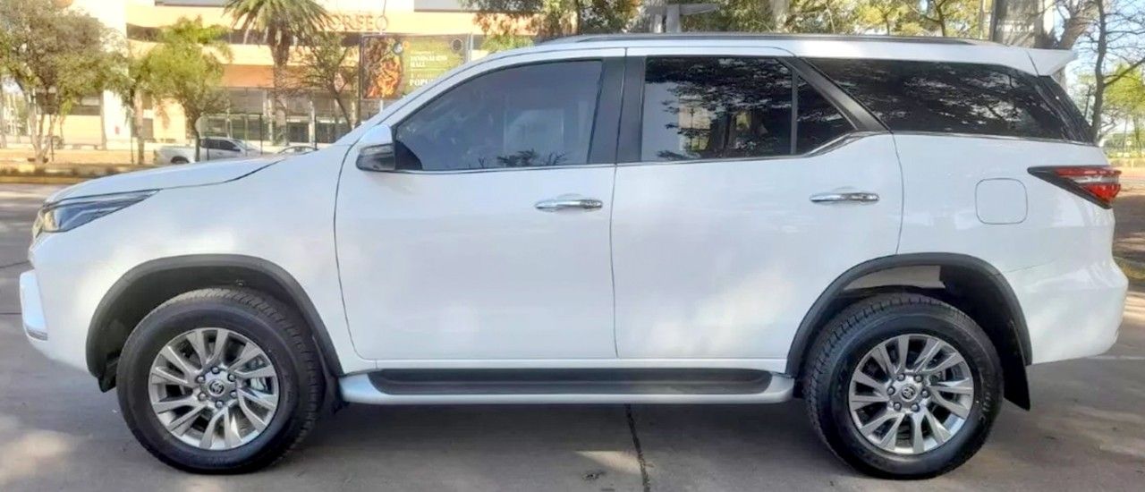 Toyota Hilux SW4 Nuevo en Córdoba, deRuedas