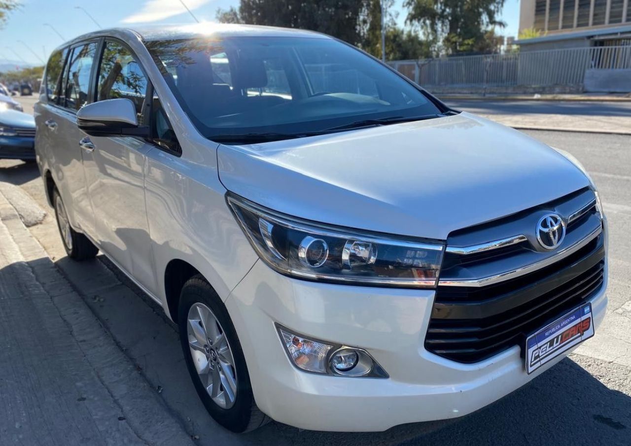 Toyota Innova Usado Financiado en San Juan, deRuedas