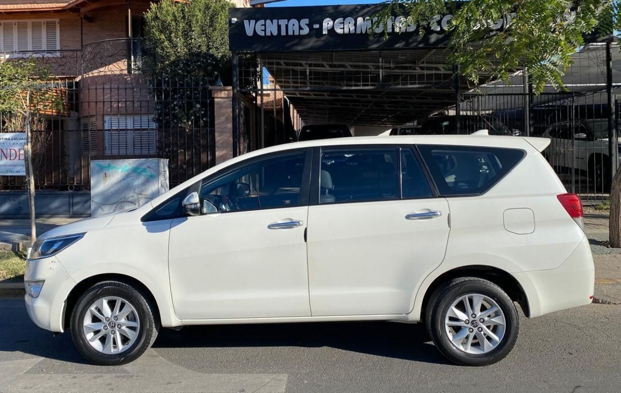 Toyota Innova Usado Financiado en San Juan, deRuedas