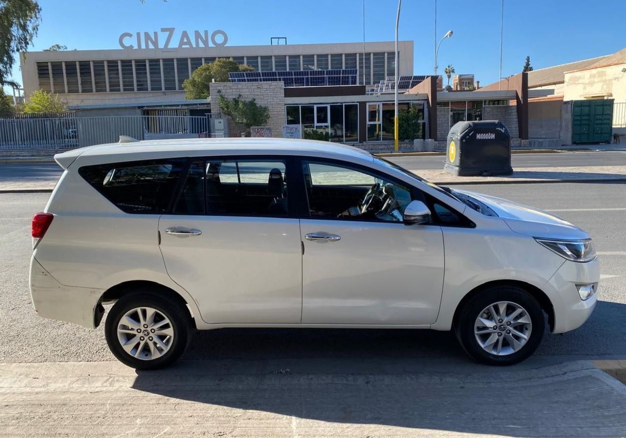 Toyota Innova Usado Financiado en San Juan, deRuedas