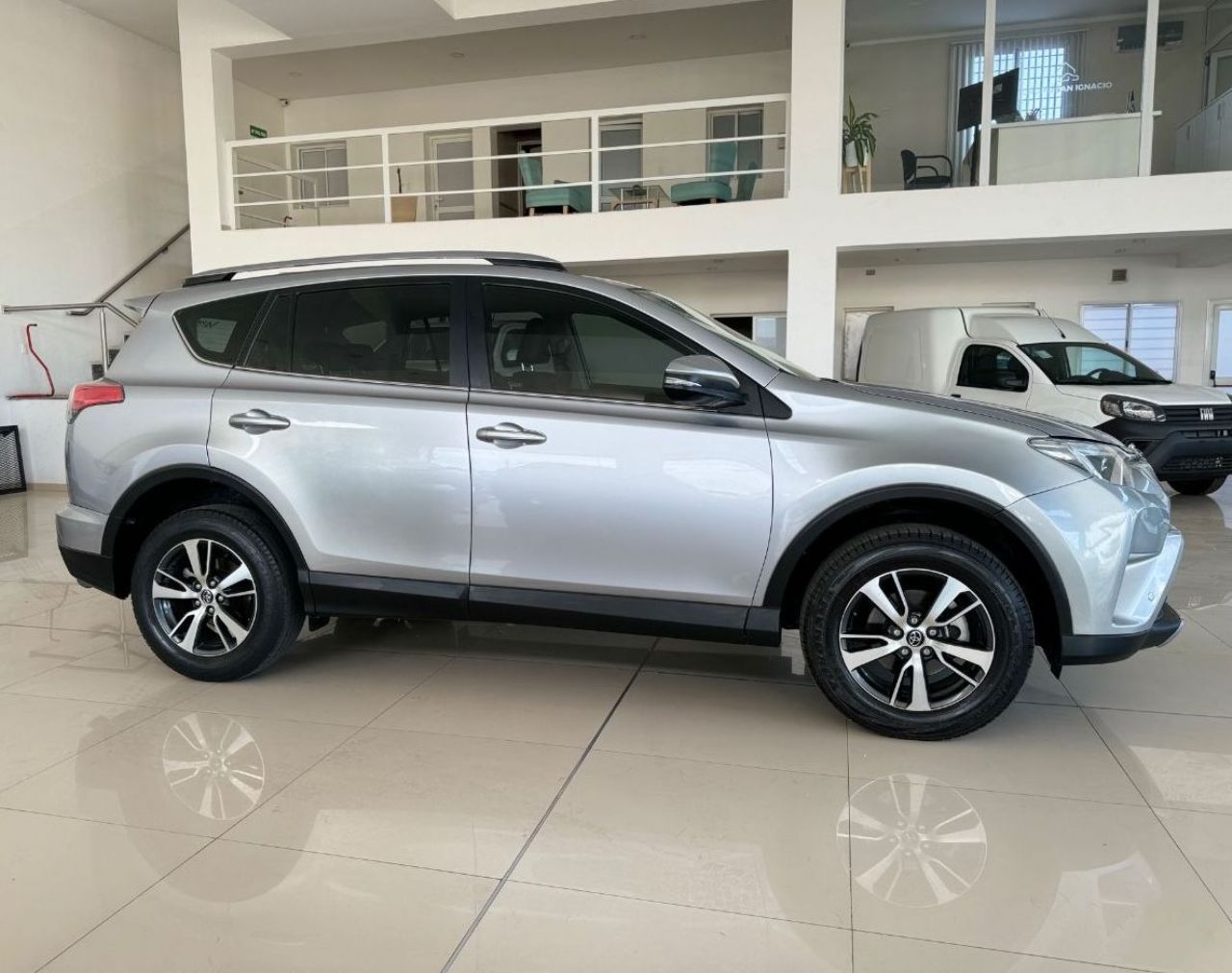 Toyota RAV4 Usado Financiado en San Juan, deRuedas