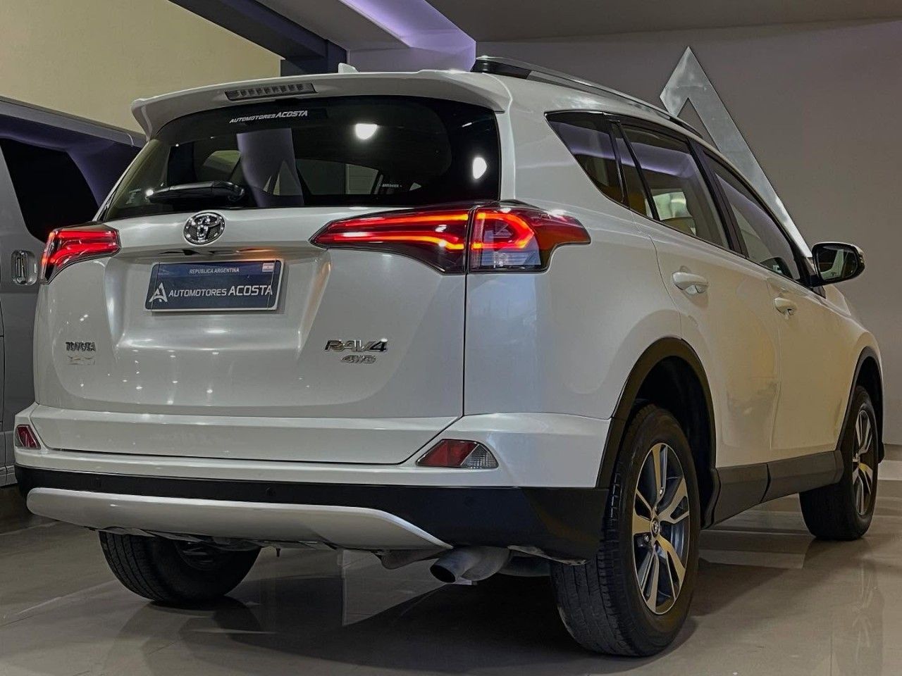 Toyota RAV4 Usado Financiado en San Juan, deRuedas