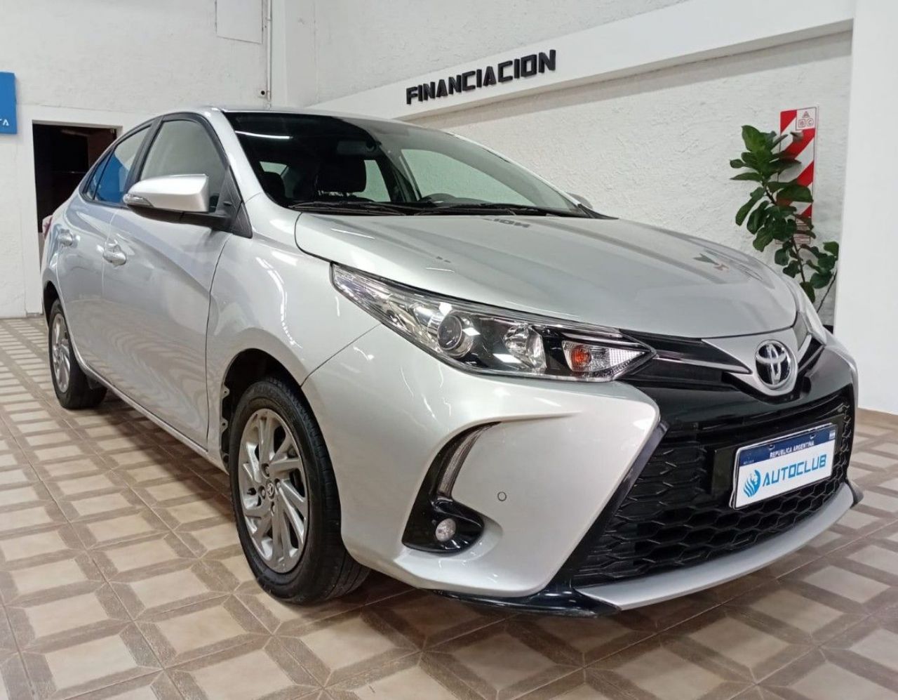 Toyota Yaris Usado Financiado en Córdoba, deRuedas