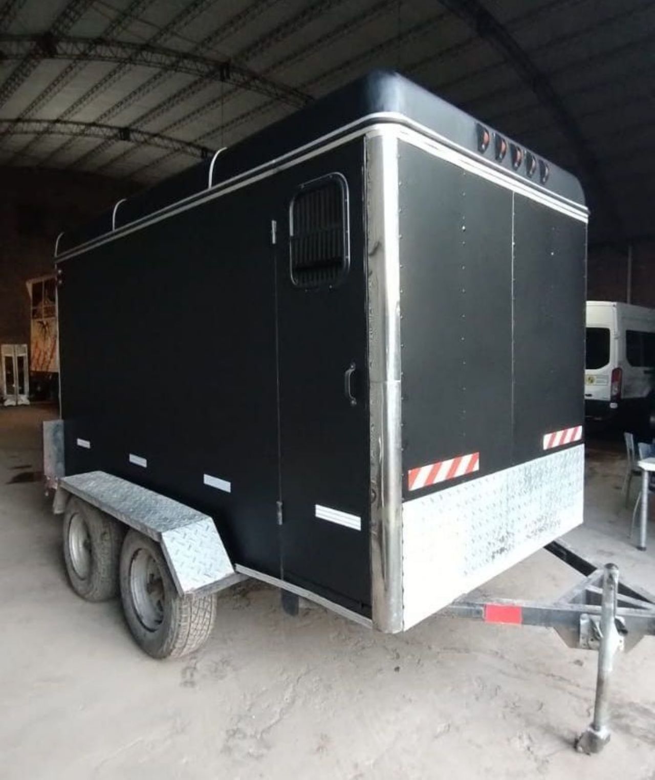 Trailer 2 ejes Usado en Mendoza, deRuedas