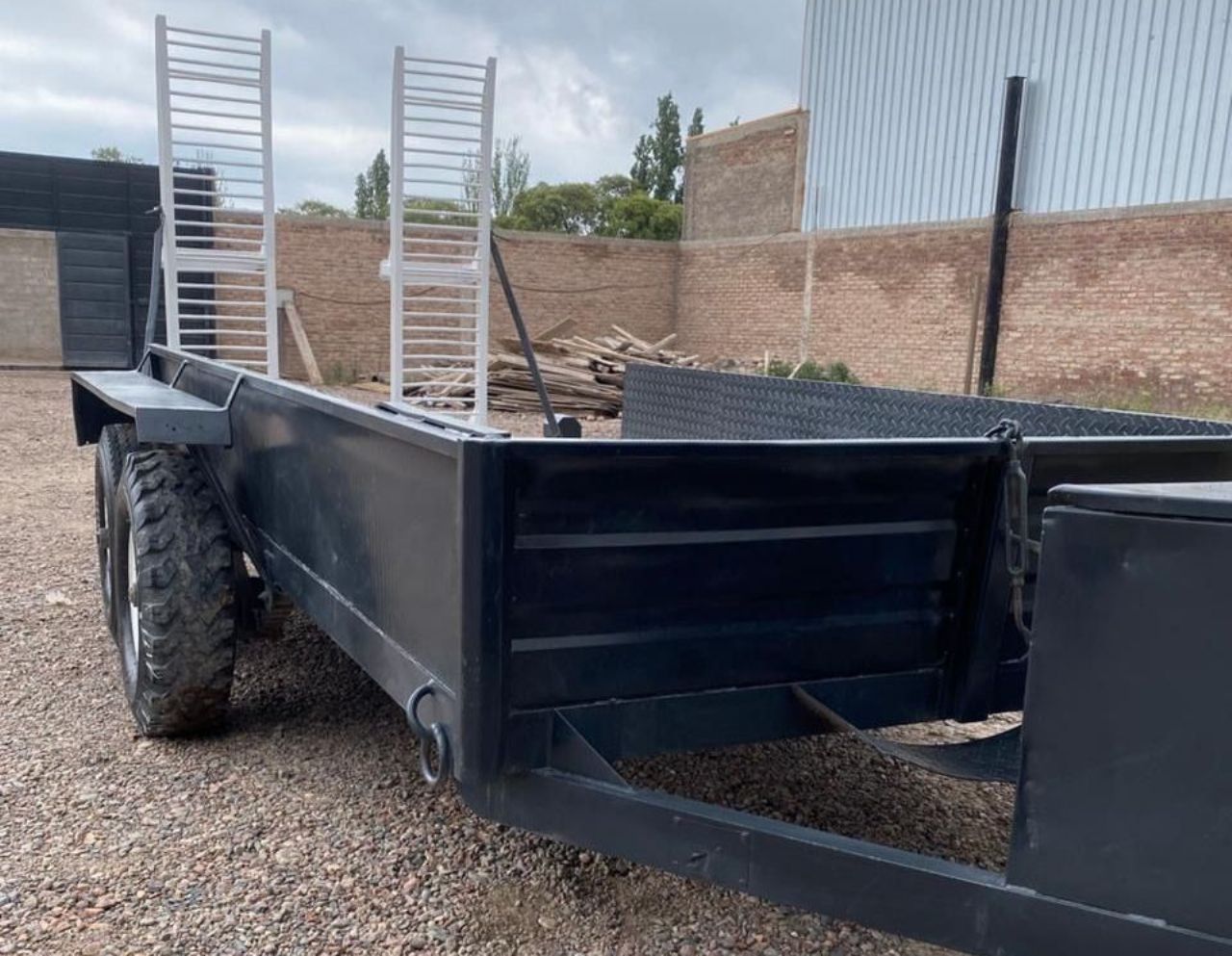 Trailer +2 ejes Usado en Mendoza, deRuedas