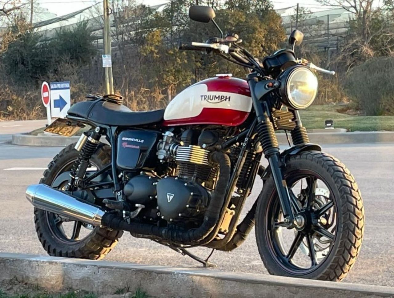 Triumph Bonneville Usada en Mendoza, deRuedas