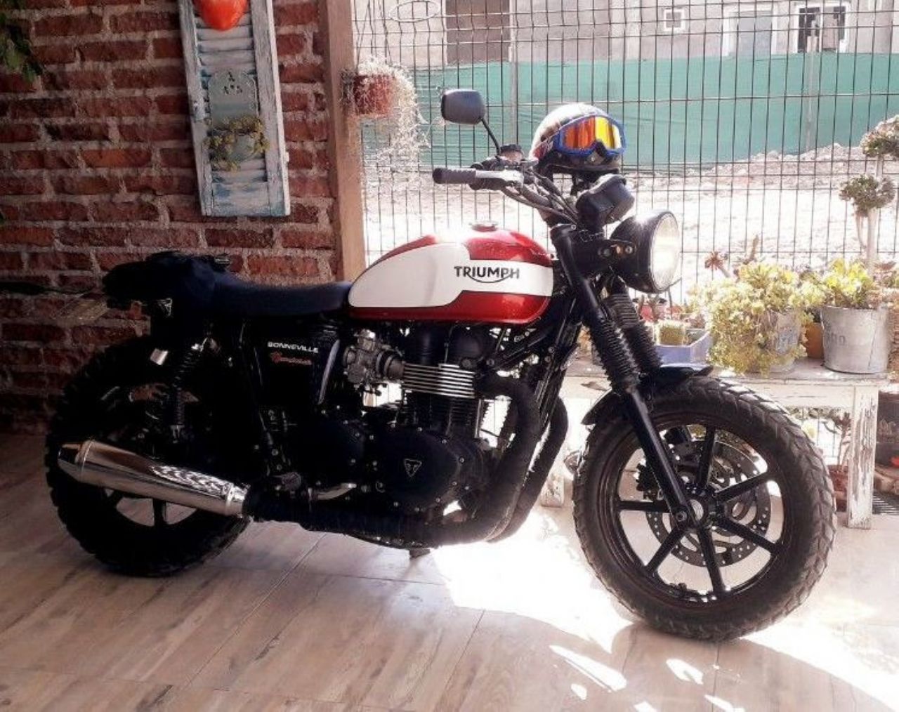 Triumph Bonneville Usada en Mendoza, deRuedas