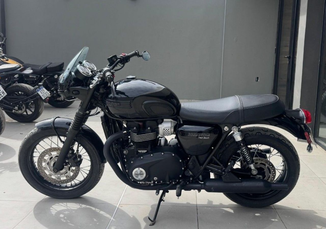 Triumph Bonneville Usada en San Juan, deRuedas