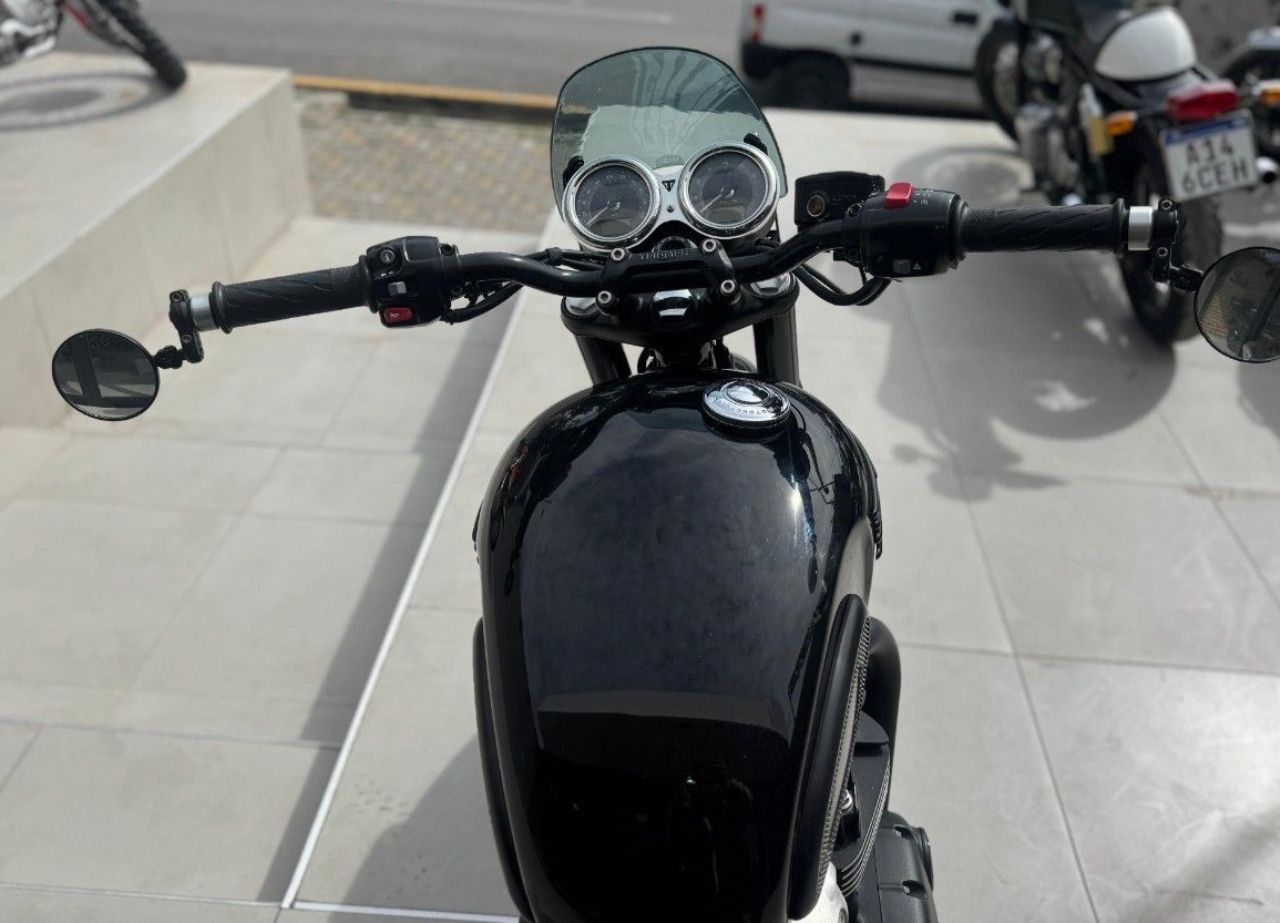 Triumph Bonneville Usada en San Juan, deRuedas
