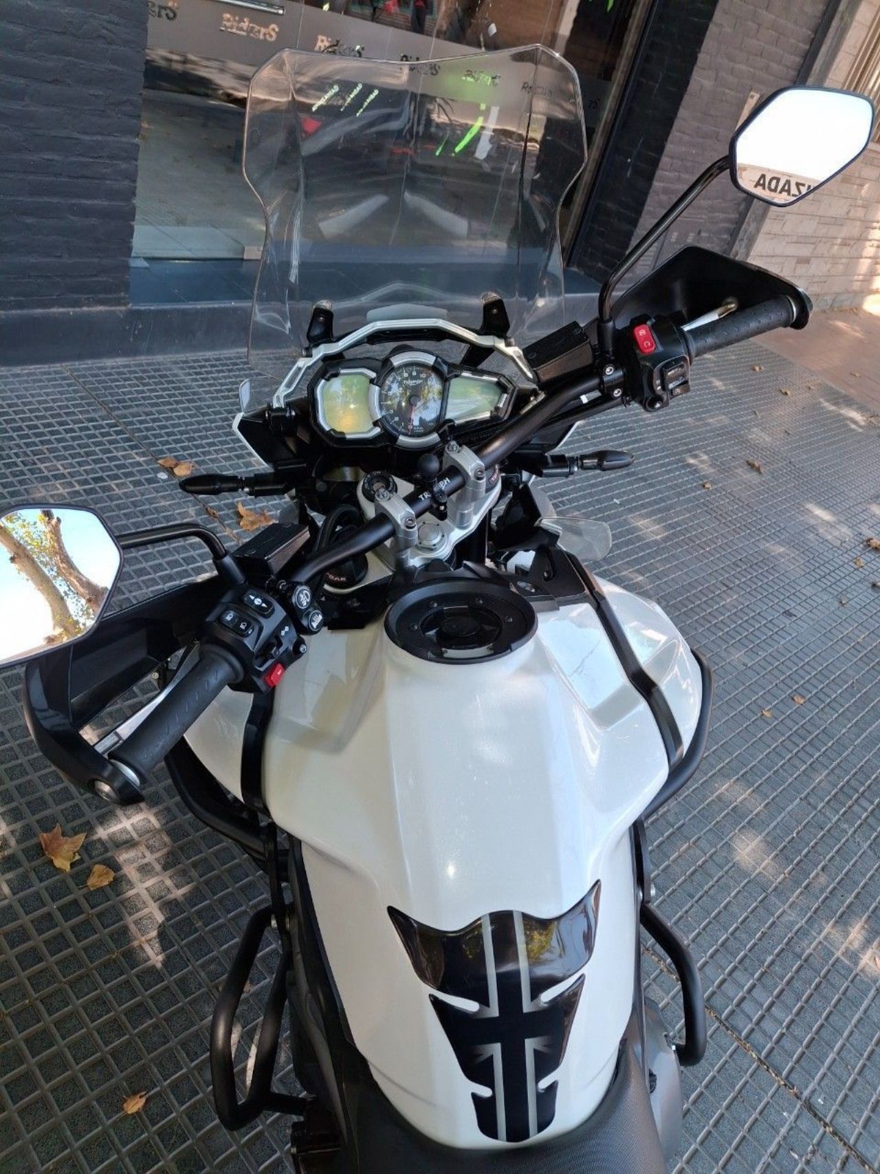 Triumph Explorer Usada en Mendoza, deRuedas
