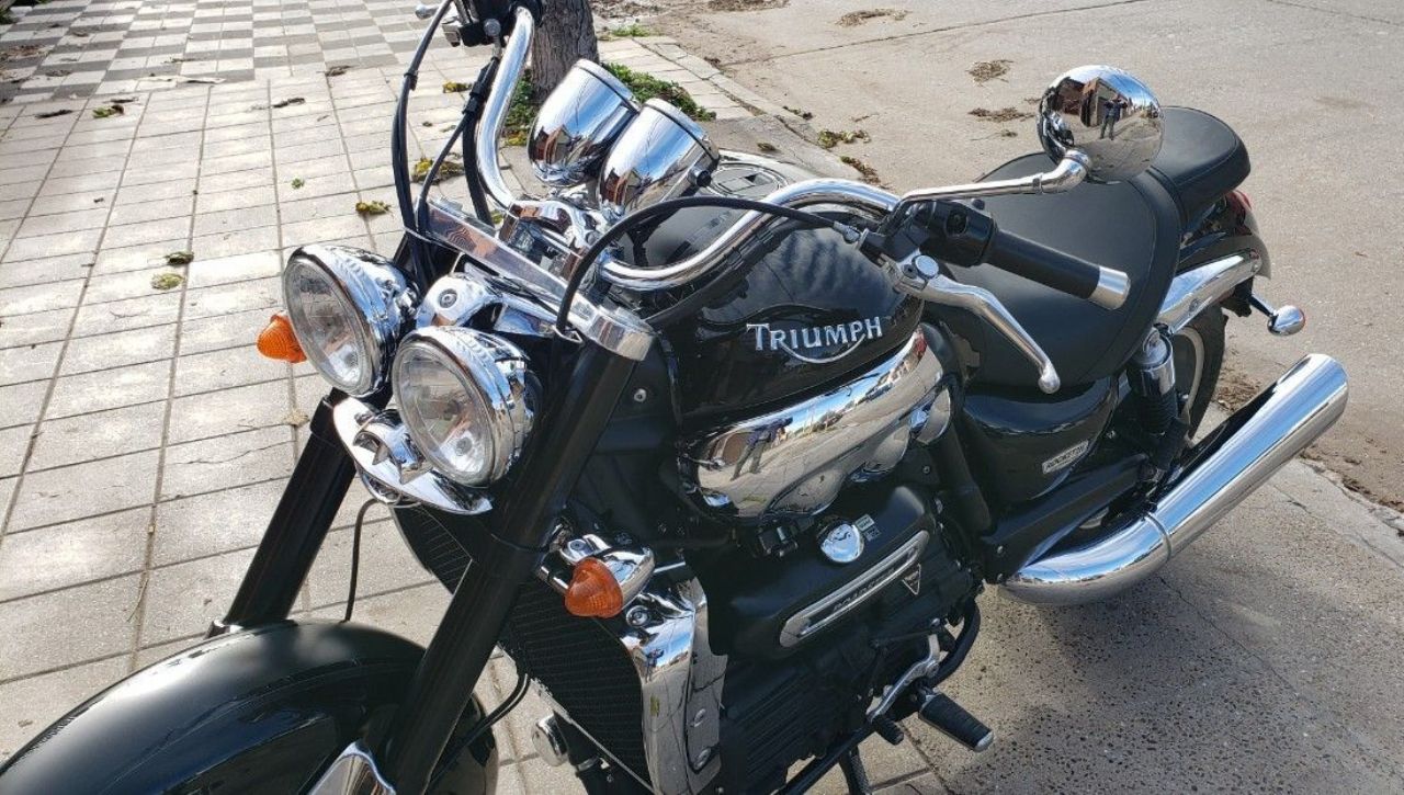 Triumph III Usada en Buenos Aires, deRuedas