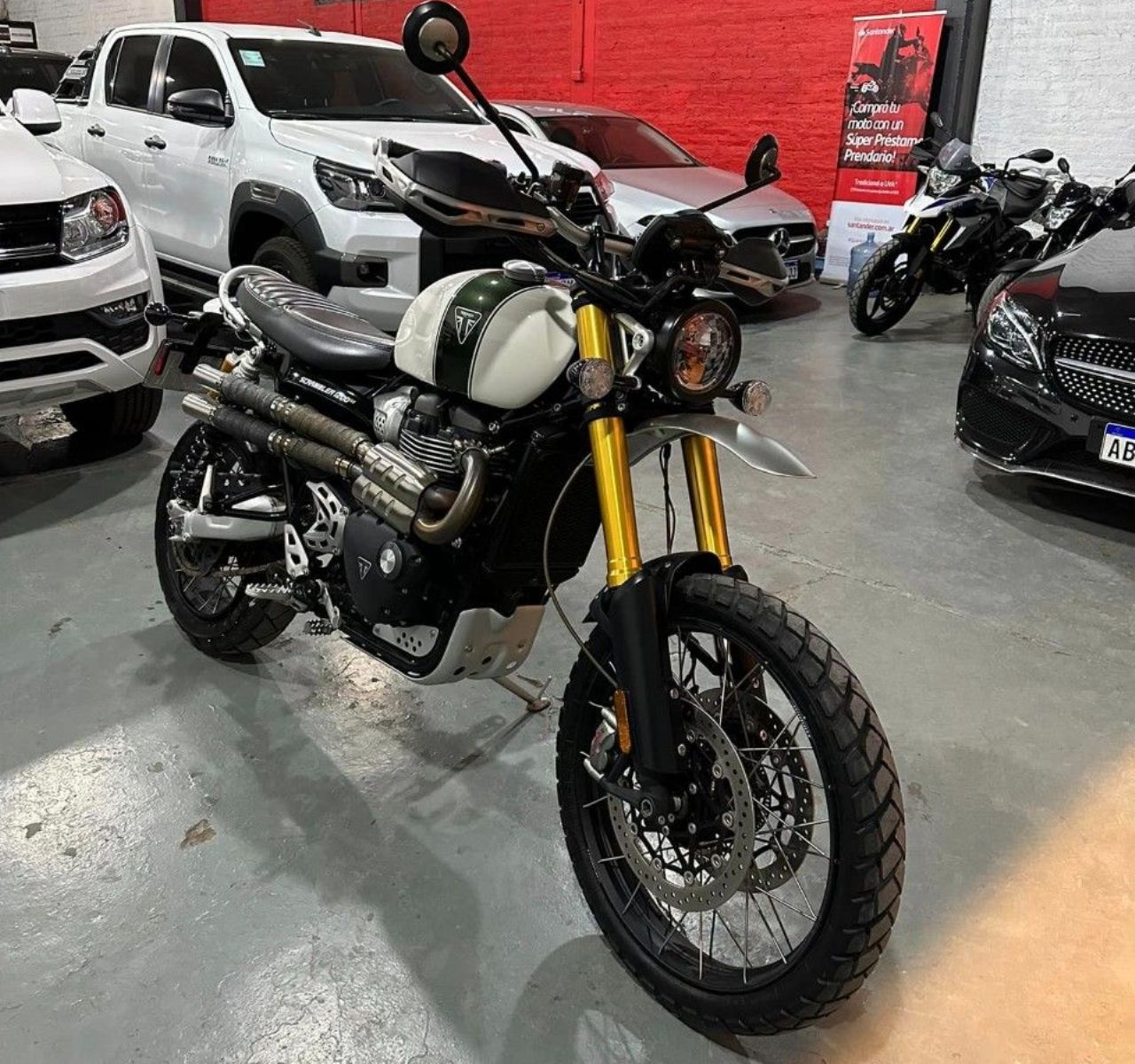 Triumph XE Usada en San Juan, deRuedas